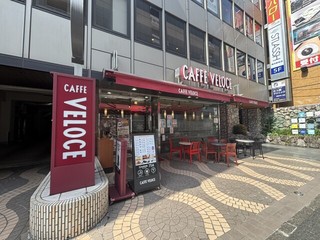 カフェ・ベローチェ 横浜駅西口店の店頭